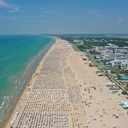 Beautiful Just Few Steps From The Villa Bibione
