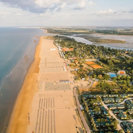 Beautiful Just Few Steps From The * Bibione